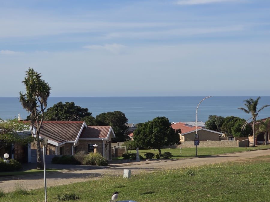 3 Bedroom Property for Sale in Wavecrest Eastern Cape